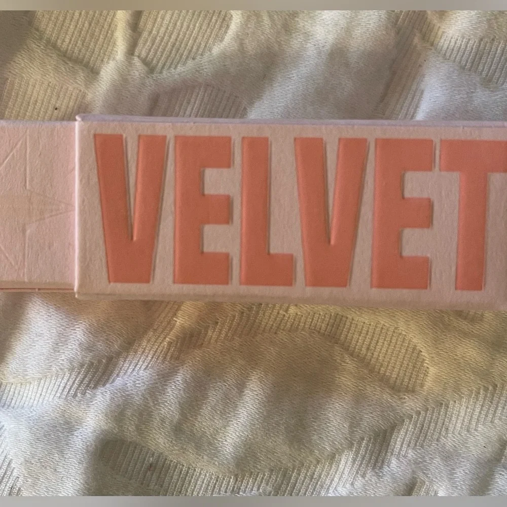 Jeffree Star Velvet Trap  Lipstick in GardeningHoe NIB
